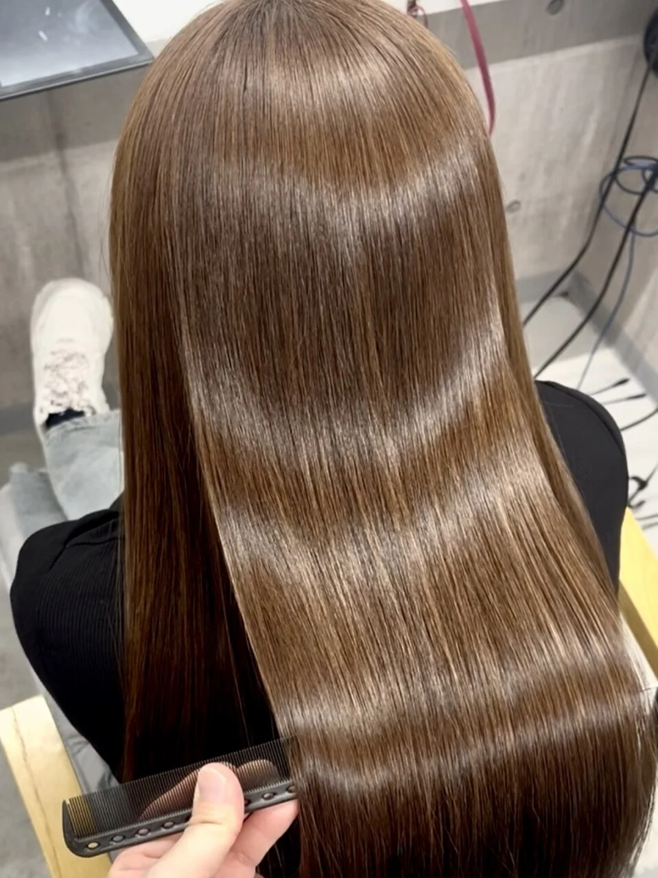 艶のある、明るい髪色のロングヘア